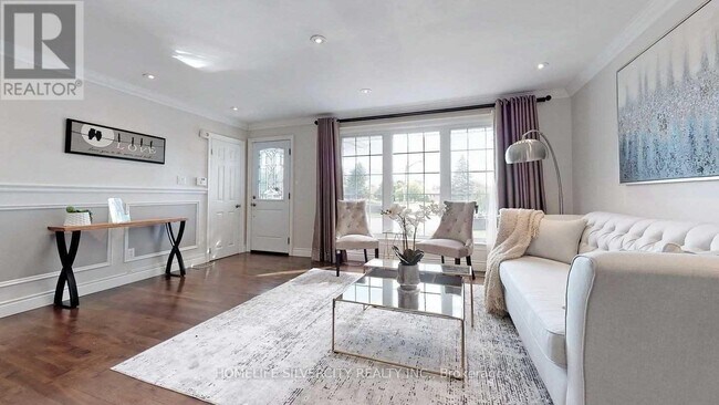 Photo - 256 Weighton Dr