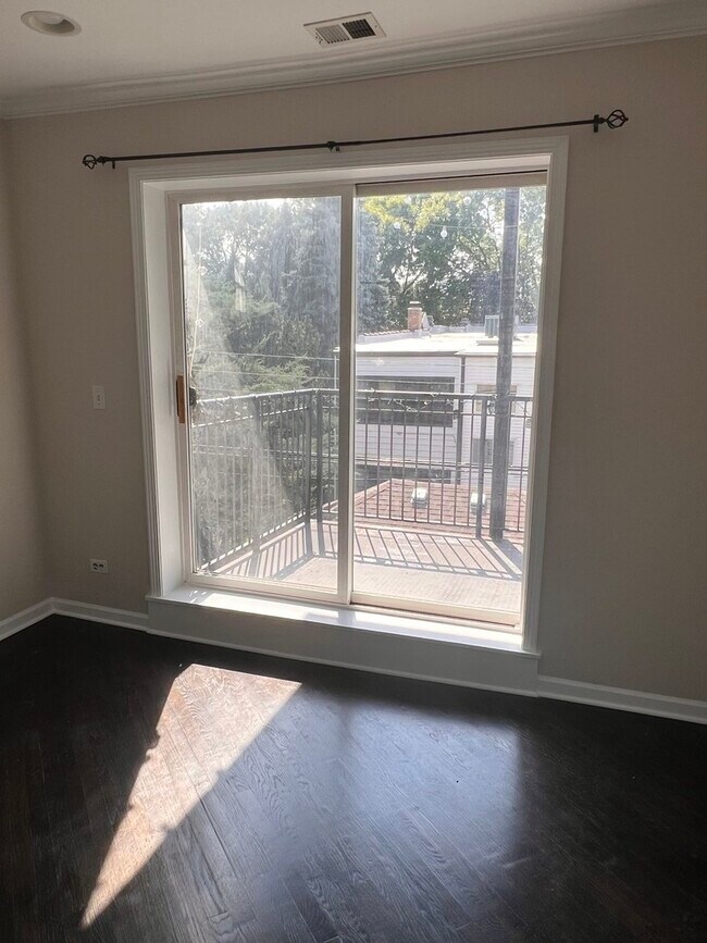 Photo - 2053 W Summerdale Ave Unit 3S