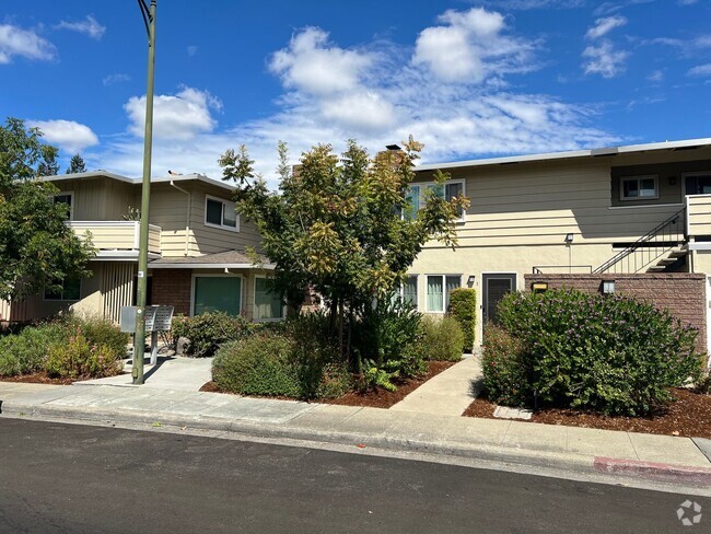 Building Photo - Upgraded 2 bed 1 bath Condo in Mountain View.