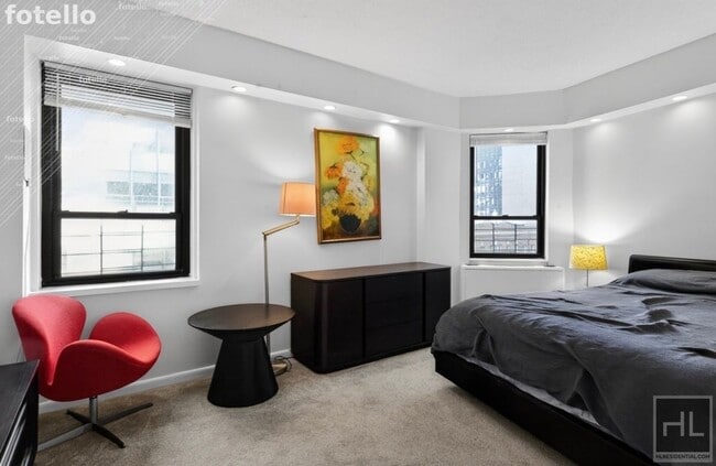 Photo - 210 E 47th St