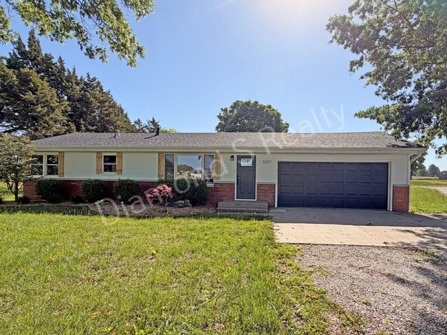 Photo - 5 Acres!! Country Home with Shop Building & Spacious Yard Available!