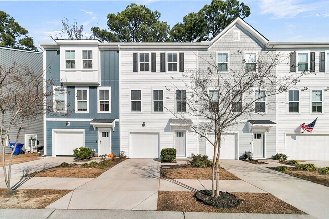 Building Photo - Gorgeous 3-Story Townhome in Park Circle | 3BR + Flex Space + Garage