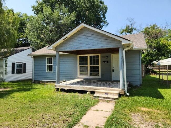 Building Photo - 610 W 22nd St