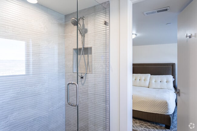 2BR, 1.5BA - 1,000SF - Bathroom