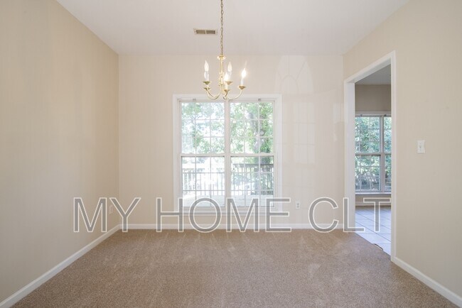 Photo - 15012 Rothesay Dr