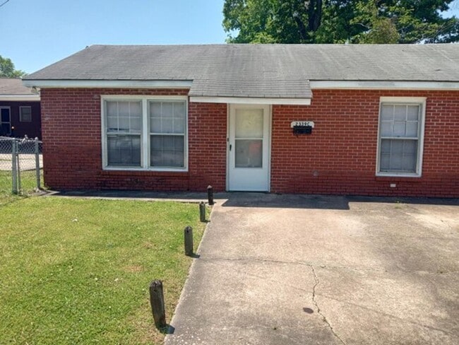 Building Photo - 2339 Schaul St Unit C