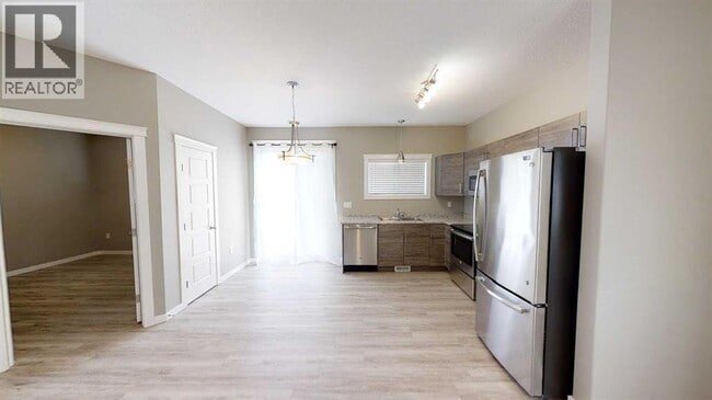 Photo - 8065-8091 91 St