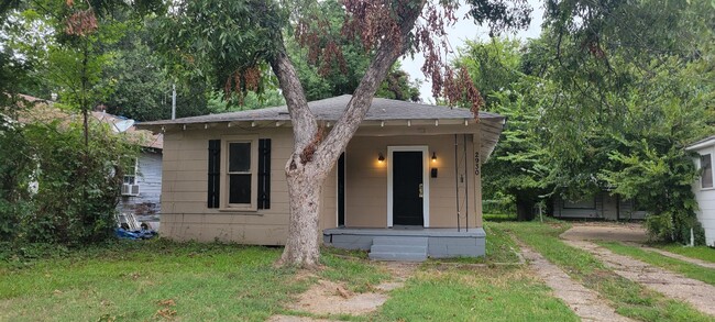 Adorable 3 bedroom/1 bath home with centra... - Adorable 3 bedroom/1 bath home with centra...