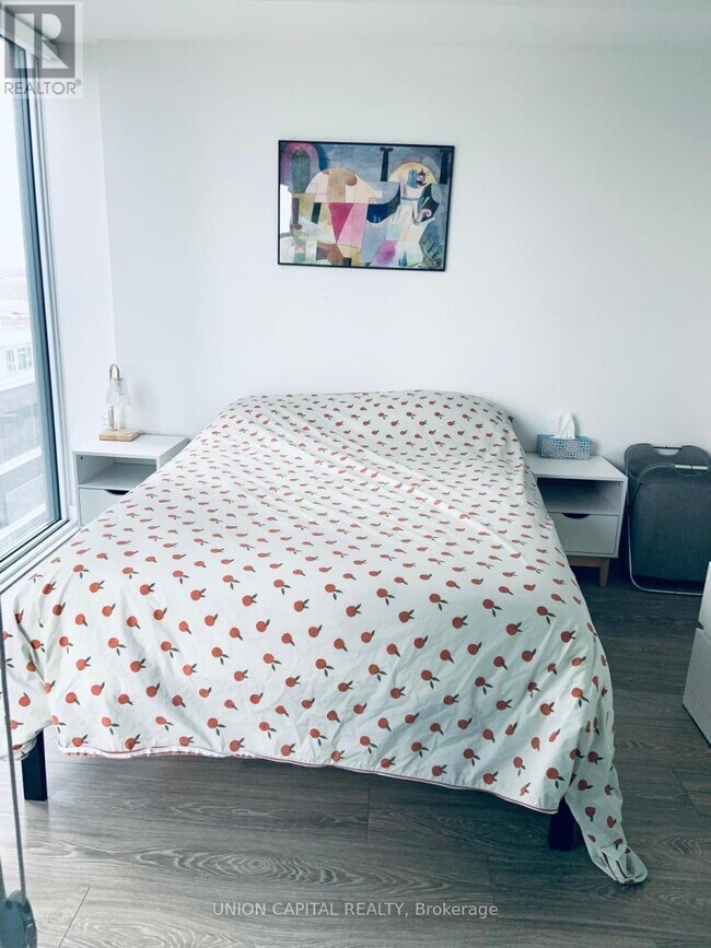 Photo - 19 Western Battery Rd Unité 905