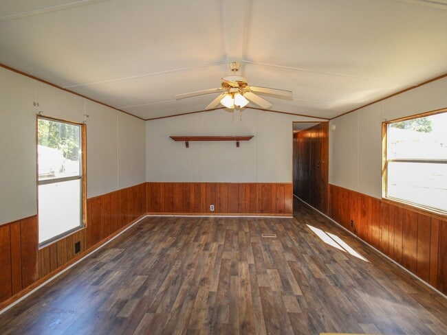 Photo - Updated 2BR/1BA Trailer in Muscle Shoals –...