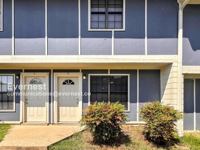 Building Photo - 1800 Labette Manor Dr Unit 3 Rental