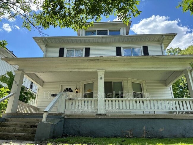 Building Photo - 1501 Viola Ave