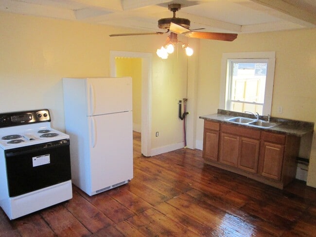 Photo - 955 Main St Apartments