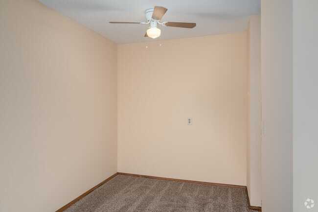 1BR, 1BA - 650SF - Dining Room