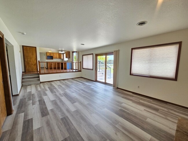 Photo - Beautiful 4 Bedroom Home on the Lake