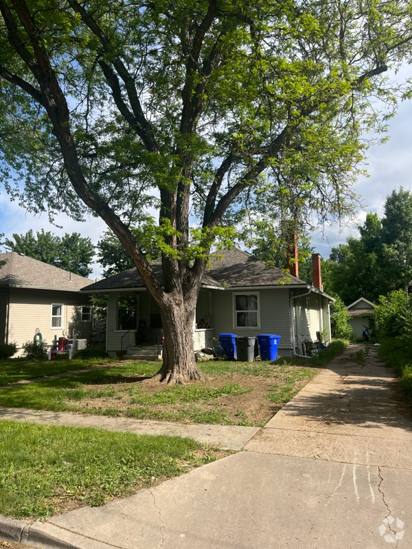 Building Photo - 614 E 8th St Rental