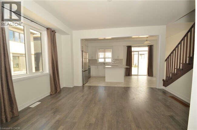 Photo - 10 Heritage Wy