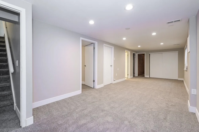 Photo - 10632 Queen St