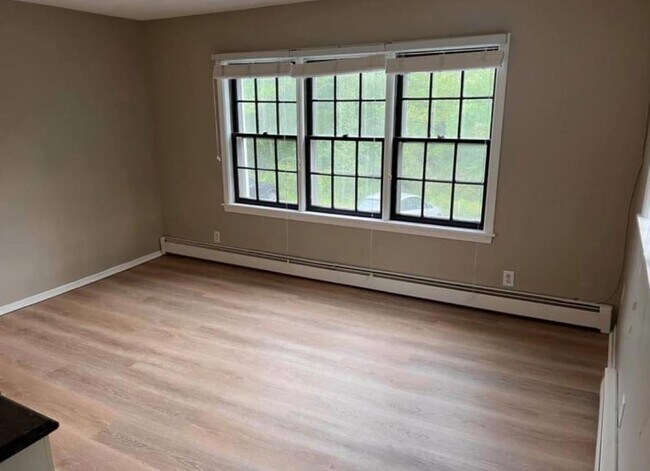 Photo - 15 Lower Main St