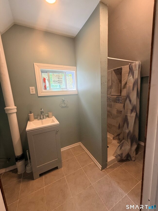 Photo - 254 Bassett St