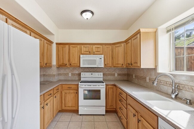 Photo - Spacious Sun-filled 3 bed 2.5 Bath Townhouse