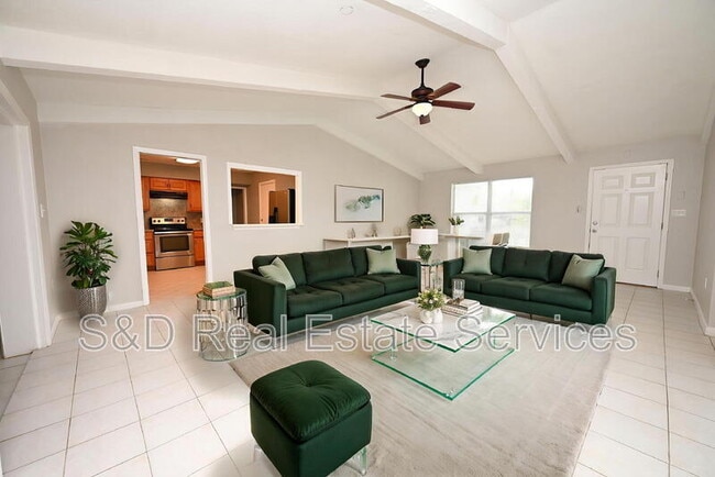 Photo - 907 Swann Dr