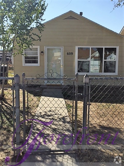 Building Photo - 609 Morgan Ave Rental