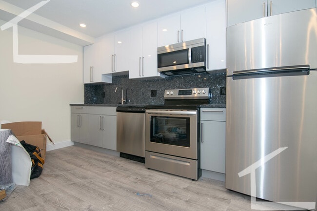 Building Photo - 1028 Commonwealth Ave Rental