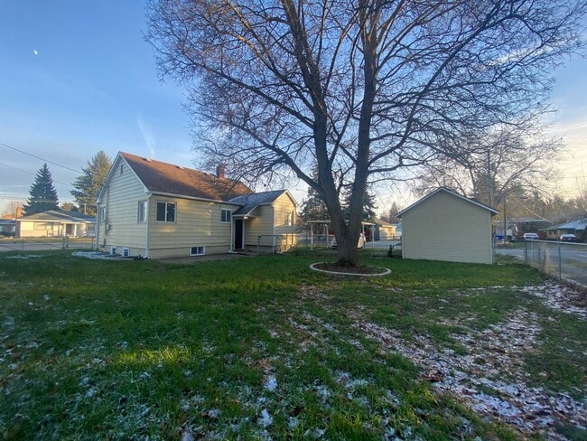 Building Photo - Move in special ONE month free – Spacious 4-Bedroom, 2-Bath Home in Spokane Valley