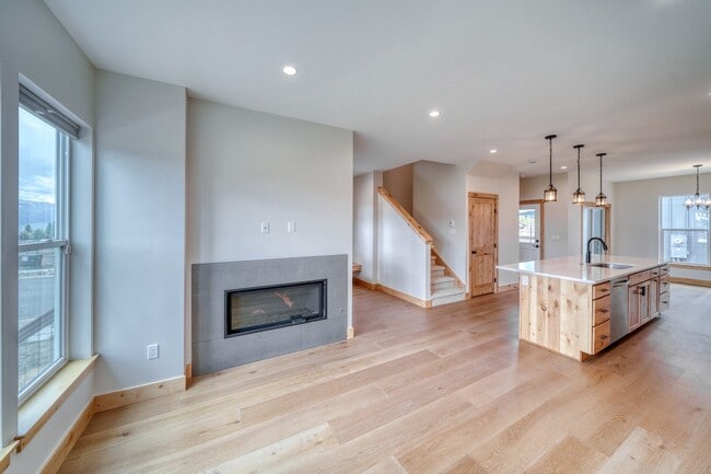 Photo - 300 McClary Pk