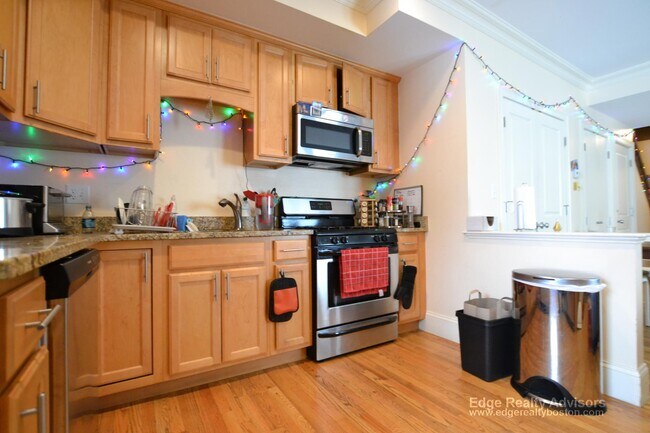Photo - 21 Lothrop St Unit 2