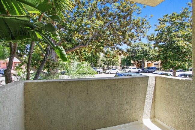 Building Photo - 1432 16th St, prime Santa Monica location,... Rental