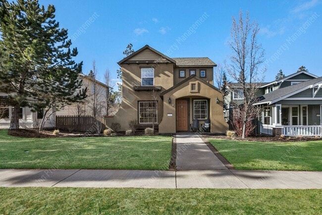 Building Photo - **UNFURNISHED** Charming and unique 2 BR in an upscale west Bend neighborhood