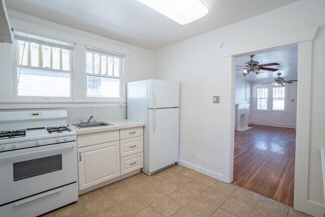 4336 E Batavia Pl