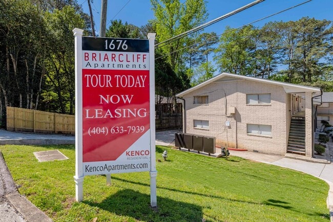 Building Photo - Premium 2 Bedroom Apartments in Atlanta, GA | 750 Sq Ft Upgraded Floor Plan at Monteleone Apartments Unit 26