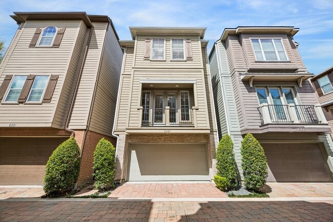 Building Photo - 622 Rutland St