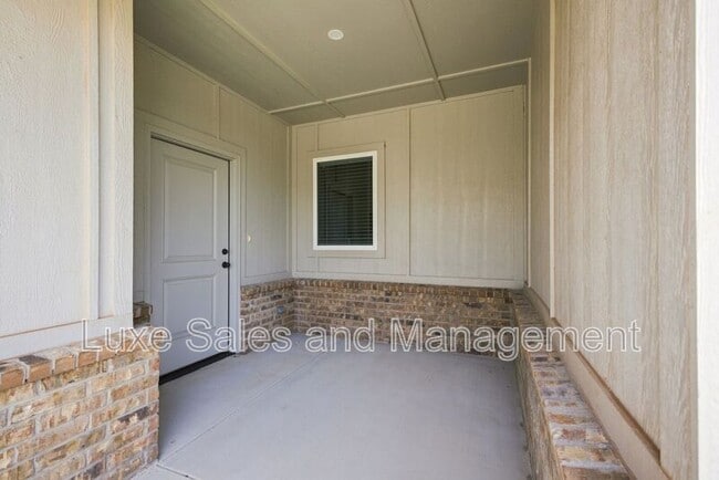 Photo - 10912 Oak Hollow Dr