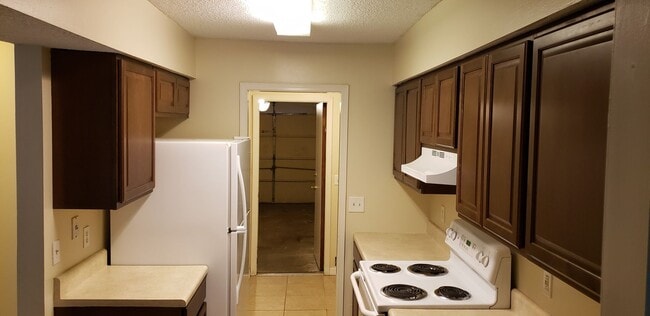 Photo - $1250 - 3/2/1 - Collins Road near the Base.