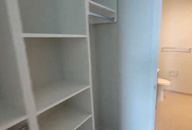 Photo - 1157 W Erie St Unidad 305