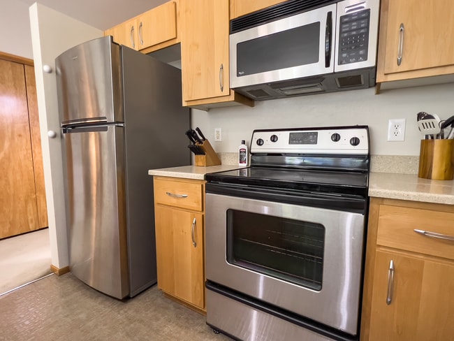 Photo - NW 1 Bed 1 Bath + a Den in the Pearl District! Includes W/D, Garage Parking and Storage! Unit 228