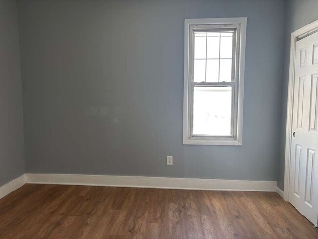 Building Photo - 112 S 15th St Unit Apt. 2