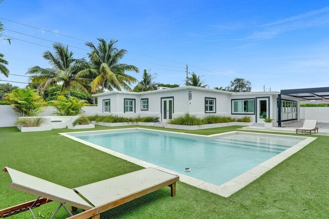 Photo - 915 N Swinton Ave