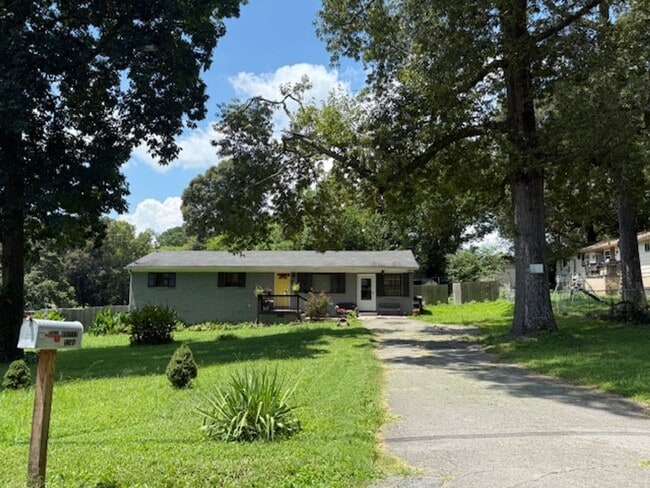 Building Photo - SINGLE FAMILY HOME