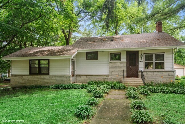 Photo - 28W456 Batavia Rd