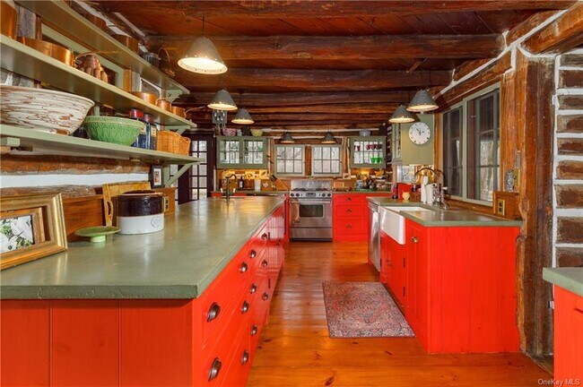 Photo - 204 S Amenia Rd