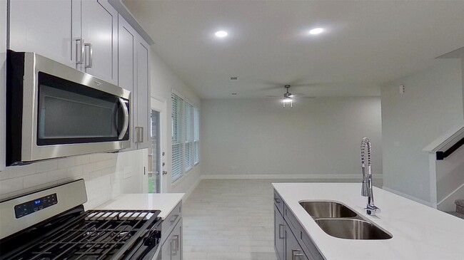 Photo - 415 Magellan Rd