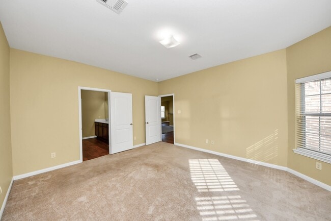 Photo - 6915 Primrose Rd