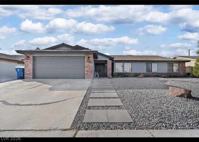 Photo - 712 Glen Abbey Cir