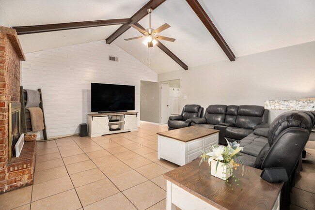 Photo - 1027 Sycamore St