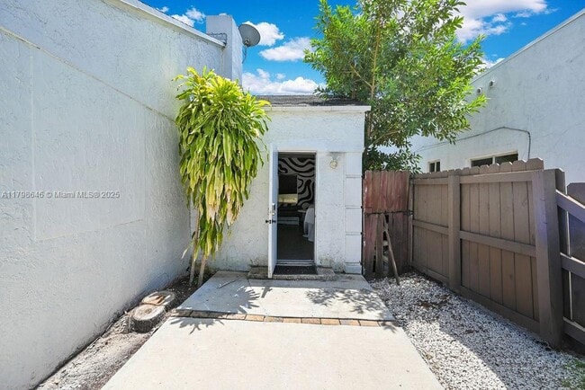 Photo - 534 NW 50th St Unit B